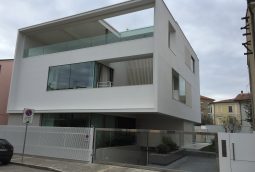 2013-2016  DEMOLIZIONE EDIFICIO ESISTENTE E RICOSTRUZIONE DI UNA VILLA CON STRUTTURA IN ACCIAIO E TAMPONATURA A SECCO – Civitanova Marche (MC)